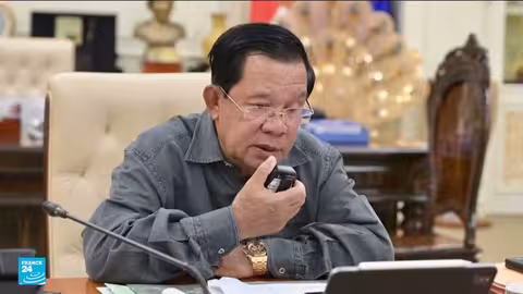 تصعيد القتال بين تايلاند وكمبوديا..تبادل القصف ومخاوف من انهيار السلام