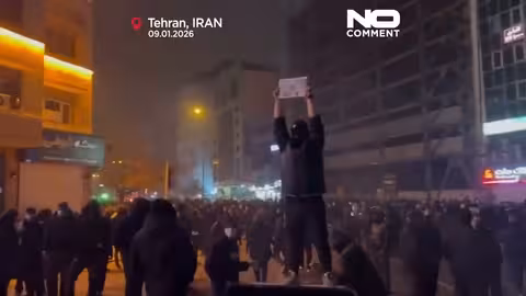 مباني حكومية تحترق في إيران وسط احتجاجات مستمرة