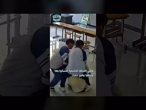 طلاب ينقذون معلمة من هبوط السكر