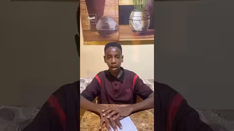 أطفال سودانيون يقلدون مذيعي العربية في تغطية وفاة دجاجتين