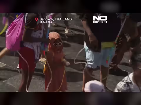 تايلاند تحتفل برأس السنة سونغكران