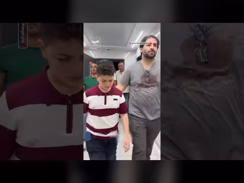عائلة فلسطينية تودع رضيعها في الخليل