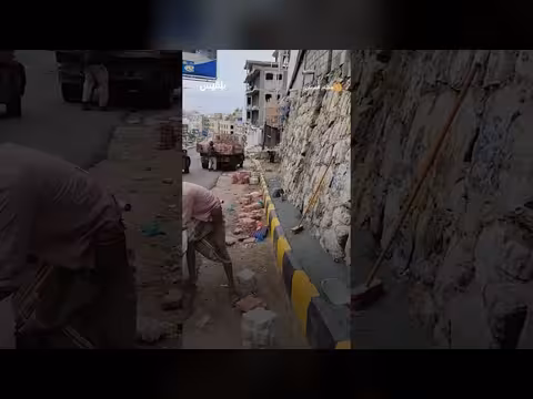 مديرية صالة تعز تستأنف أعمال الرصف