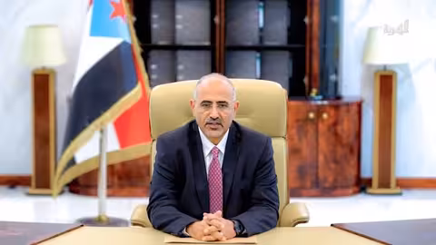 سخرية من إعلان عيدروس الزبيدي الدستوري