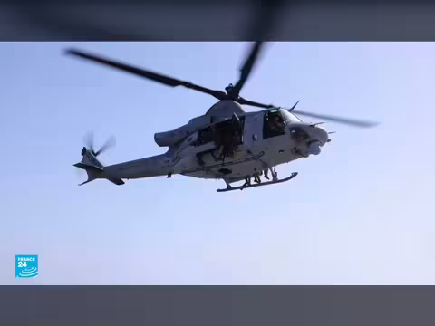 إيران تستعرض قوتها وتهاجم سفن في مضيق هرمز