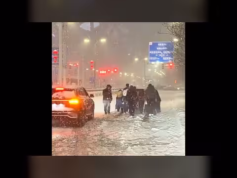 التكافل المجتمعي في شينجيانغ خلال العاصفة الثلجية