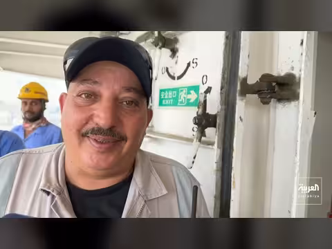 مراسل العربية على سفينة عالقة في الخليج