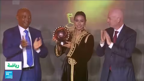 حكيمي يحصد الكرة الذهبية الأفريقية والشباك تتوج كأفضل لاعبة