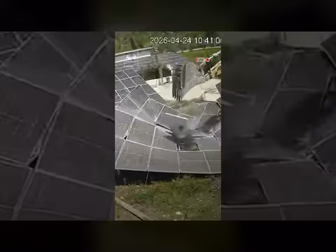 إسرائيل تدمر ألواح طاقة شمسية في بلدة دبل