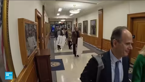 احتجاج صحفيون على قيود جديدة في البنتاغون ويغادرون المبنى