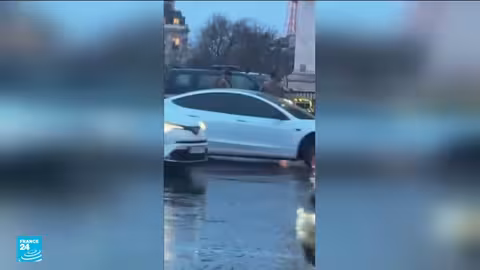 هجوم بسكين قرب قوس النصر في باريس: منفذ الهجوم قضى بعد إطلاق النار عليه