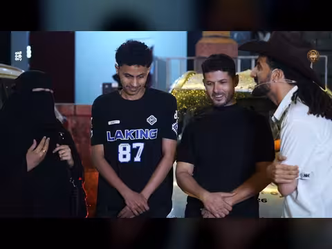 لحظة تسليم الجائزة الكبرى الثانية في برنامج الباب الكبير 2