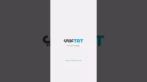 طفل يجر عربة ماء في الشمس