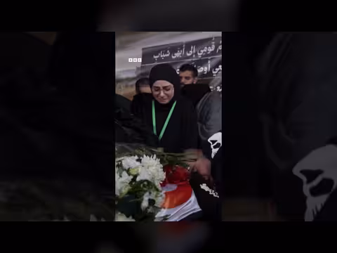 لبنان يشيع صحفيين قتلوا بغارة إسرائيلية