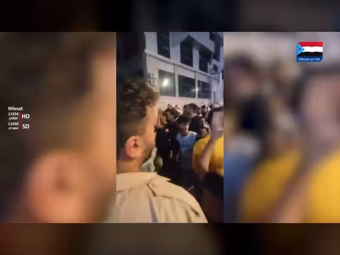 قوات الطوارئ في عدن تطلق الرصاص الحي على المتظاهرين