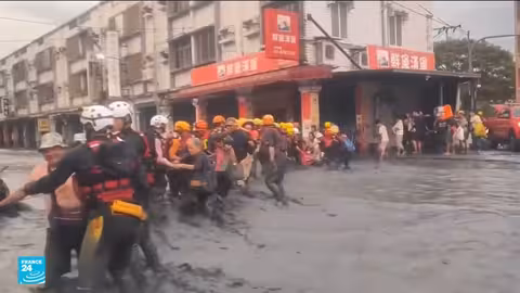 إعصار راغاسا يضرب جنوب الصين وهونغ كونغ بعد مقتل 17 في تايوان