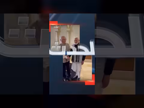 نتنياهو يرتدي الزي الهندي التقليدي في استقبال مودي