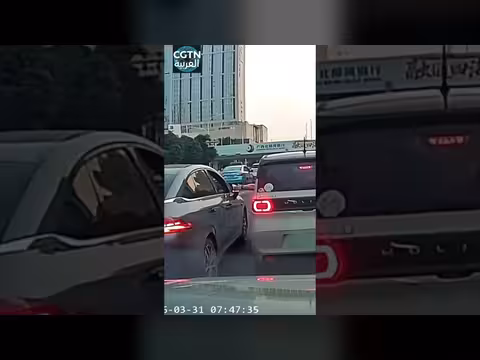 لطف غير متوقع في احتكاك مروري