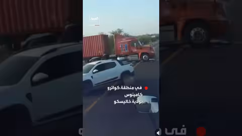 إضرام النيران بشاحنة على طريق غوادالاخارا - كوليما من قبل أعضاء كارتل إل مينشو