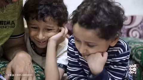 الفنان عبد السحولي: من خشبة المسرح إلى كشك الحلوى في تعز