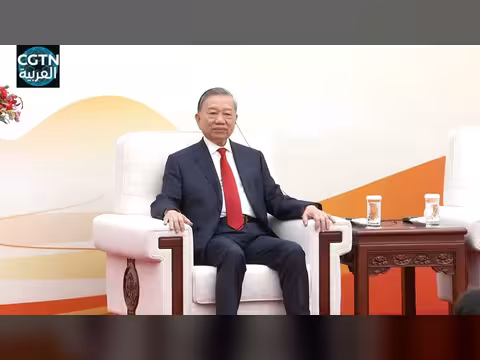 شي جين بينغ يحث الشباب الصيني والفيتنامي على تعزيز الصداقة