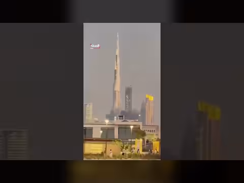 دخان أسود يتصاعد بالقرب من برج خليفة في دبي
