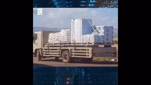 وصول مساعدات سعودية إلى جزيرة سقطرى