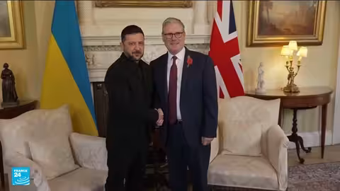 ستارمر وزيلينسكي يناقشان تكثيف الدعم العسكري لأوكرانيا مع اقتراب الشتاء