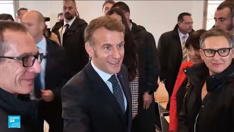 ماكرون يفتح الباب أمام استفتاء حول إصلاح التقاعد في فرنسا