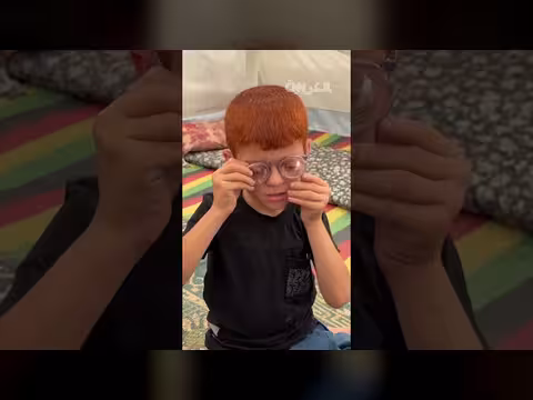 نظارة طفل مكسورة تكشف واقع غزة