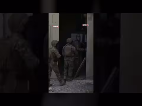 الجيش السوري يكتشف أنفاقًا لحزب الله عند الحدود