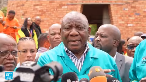 جنوب إفريقيا تحقق في ملابسات وصول غامض لـ 153 فلسطينيا وتحذر من أجندة لتطهير غزة