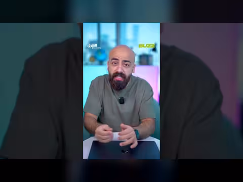 سيلينا غوميز تثير الجدل بتقبيل قدم زوجها في بودكاست