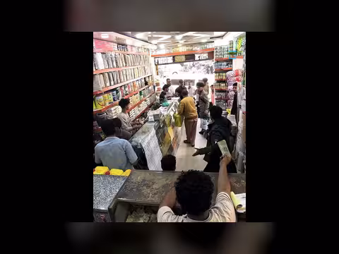 فزعة عسكرية مع أم محتاجة: مشهد مؤثر من اليمن