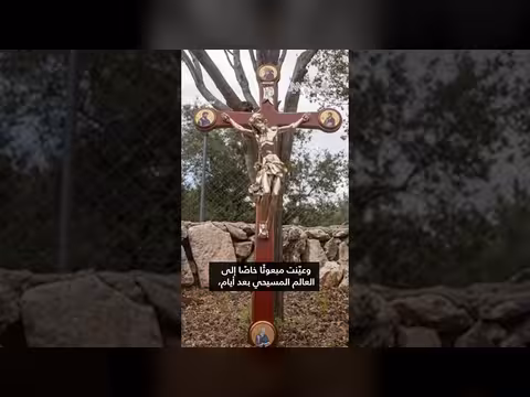 جندي إسرائيلي يدنس تمثال العذراء في لبنان