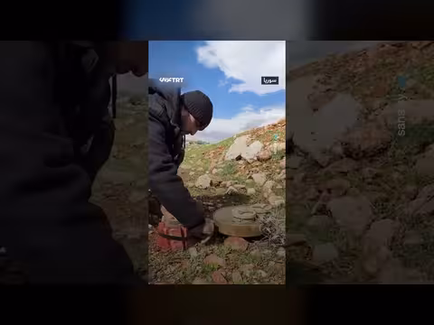 الجيش السوري يزيل ألغاماً خلفها نظام الأسد في إدلب