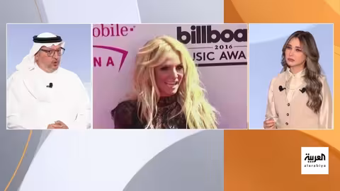 ترمب يحمل حفيده ألكسندر في لقطة عائلية..وتيفاني تنشر الصورة