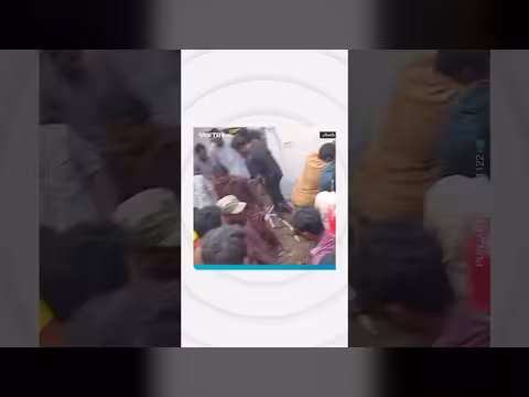 مصرع 14 طفلاً بانهيار سقف مركز تعليمي في باكستان