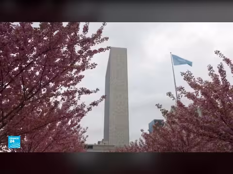 ترامب يهدد بتدمير البنية التحتية الإيرانية