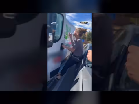 معركة بسبب خدش سيارة