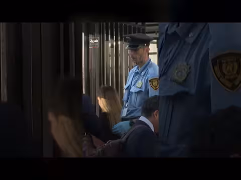 الخارجية الأميركية تستبعد مسؤولين إيرانيين وأقاربهم