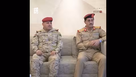 طارق صالح ووزير الدفاع يناقشان تعزيز المؤسسة العسكرية ومواجهة الحوثيين