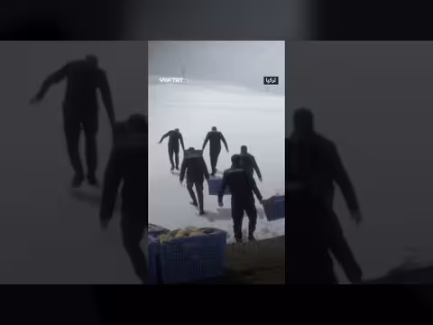 حراس سجن أرضروم يتبرعون بفتات الخبز للحيوانات البرية