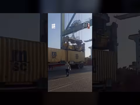 نشاط الملاحة في موانئ عدن..كاميرا الجمهورية ترصده