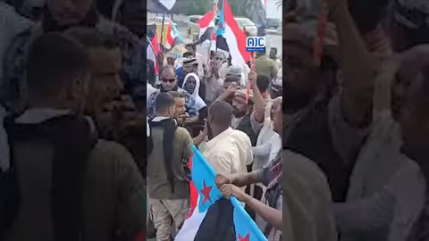 تظاهرات في المكلا تطالب بتغيير محافظ حضرموت