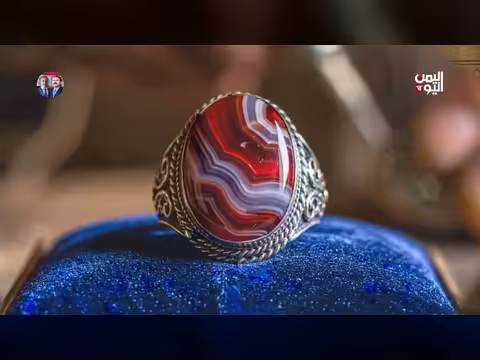 ازاميل حجر العقيق: هندسة اللون والخلود