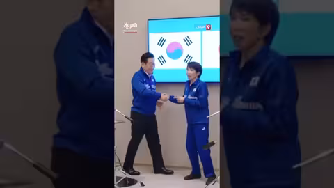 رئيسة الوزراء اليابانية والرئيس الكوري الجنوبي يعزفان موسيقى الكيبوب