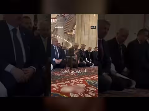 أردوغان يتلو القرآن في مسجد السليمية
