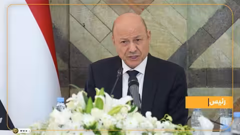 رئيس مجلس القيادة يرفض تسييس الخدمات ويؤكد حق الجميع بها