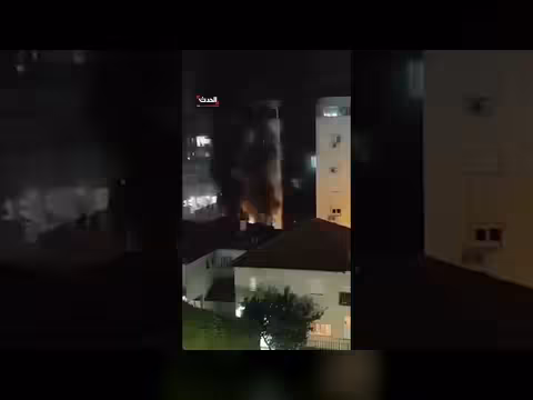 اشتعال حريق في مبنى بتل أبيب بسبب صواريخ إيرانية
